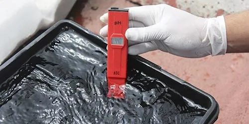 realizando_mediciones_en_agua para Cultivo de arándano casero