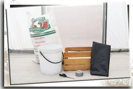 Maceta para hidroponía casera en huacales de madera