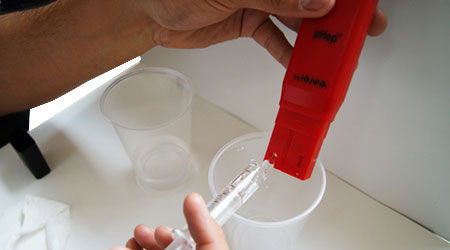 Aplicación de Agua para Limpiar Diodo