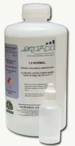 solución de ácido clorhídrico para bajar el pH y de solución de hidróxido de sodio para elevarlo.